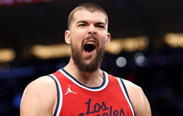 卡子哥重返巅峰！快船完胜篮网，球迷：把雷霆和凯尔特人叫来